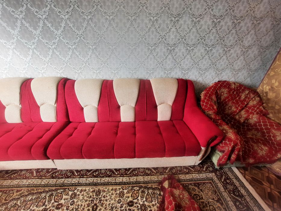 Продаётся стол..диван