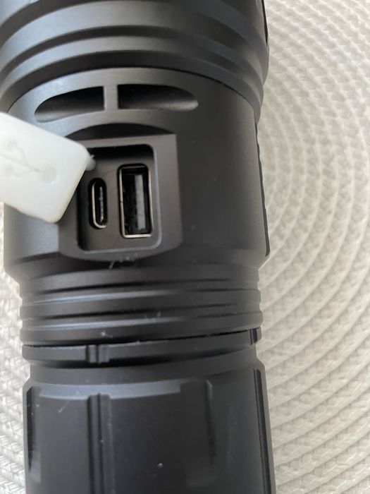 LANTERNA TURBO LASER cu iluminare pe distanta de 1800 m si autonomie m