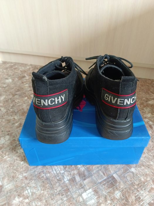 Продам ботинку 39 размера