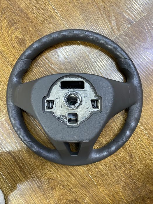 Продам руль от кобальт