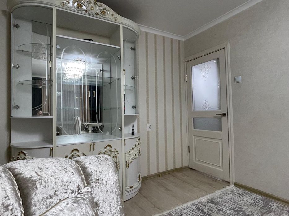 Сервант БУ гостиная шкаф