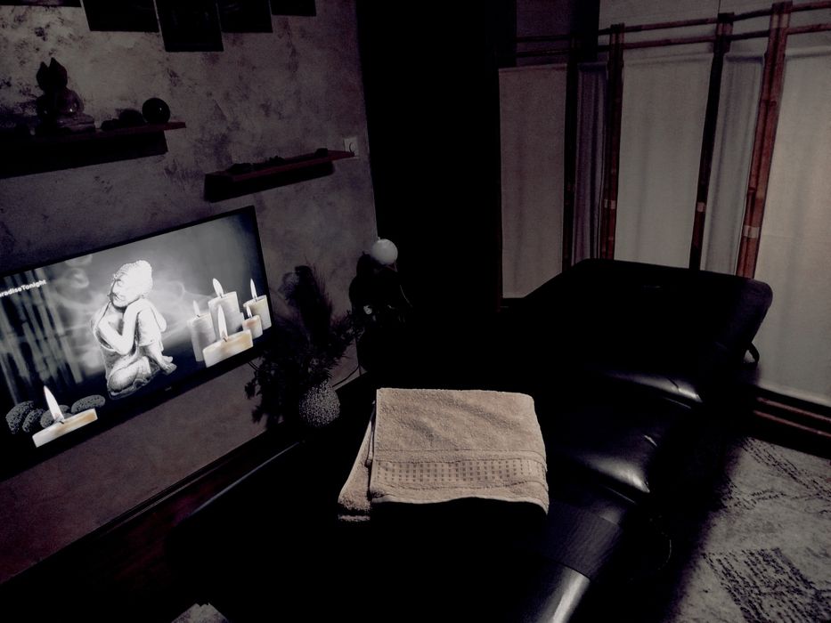 Deep Tissue & Cupping Therapy