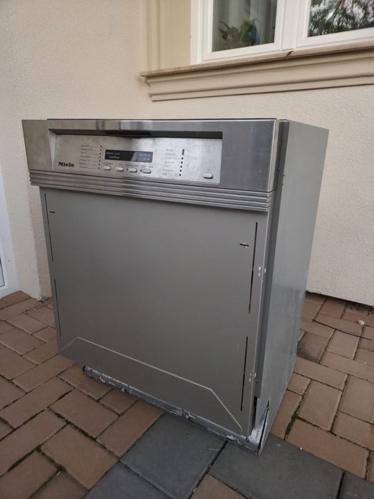 Vând mașină de spălat vase Miele