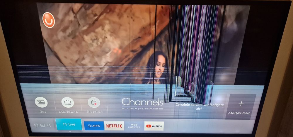 Smart TV Samsung, diagonala 102 cm, display spart