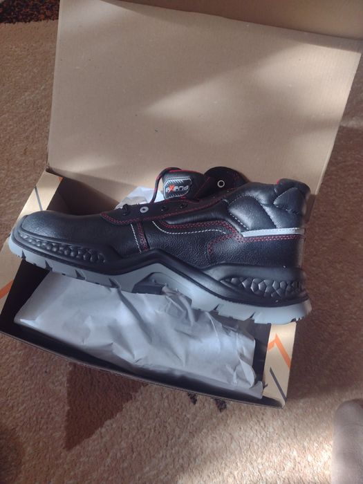 Bocanci piele naturala cu bombeu metalic