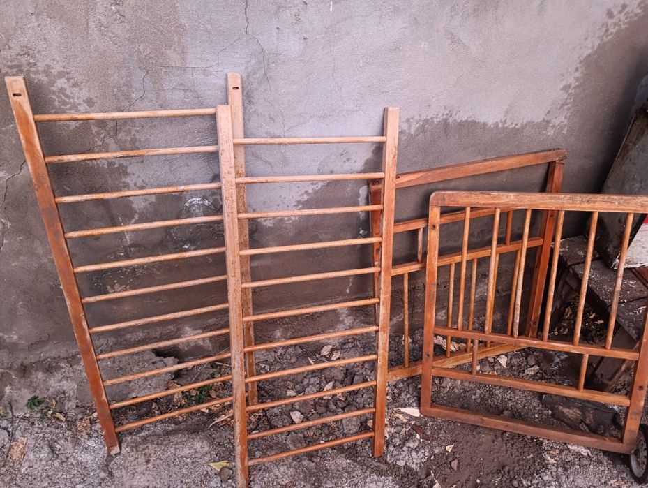Продам деревянные лесенки,запчасти от детской кроватки
