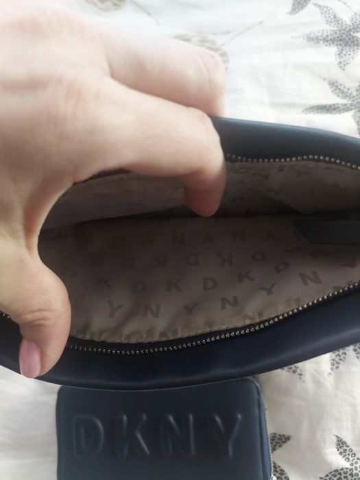 Чанта и портфейл DKNY
