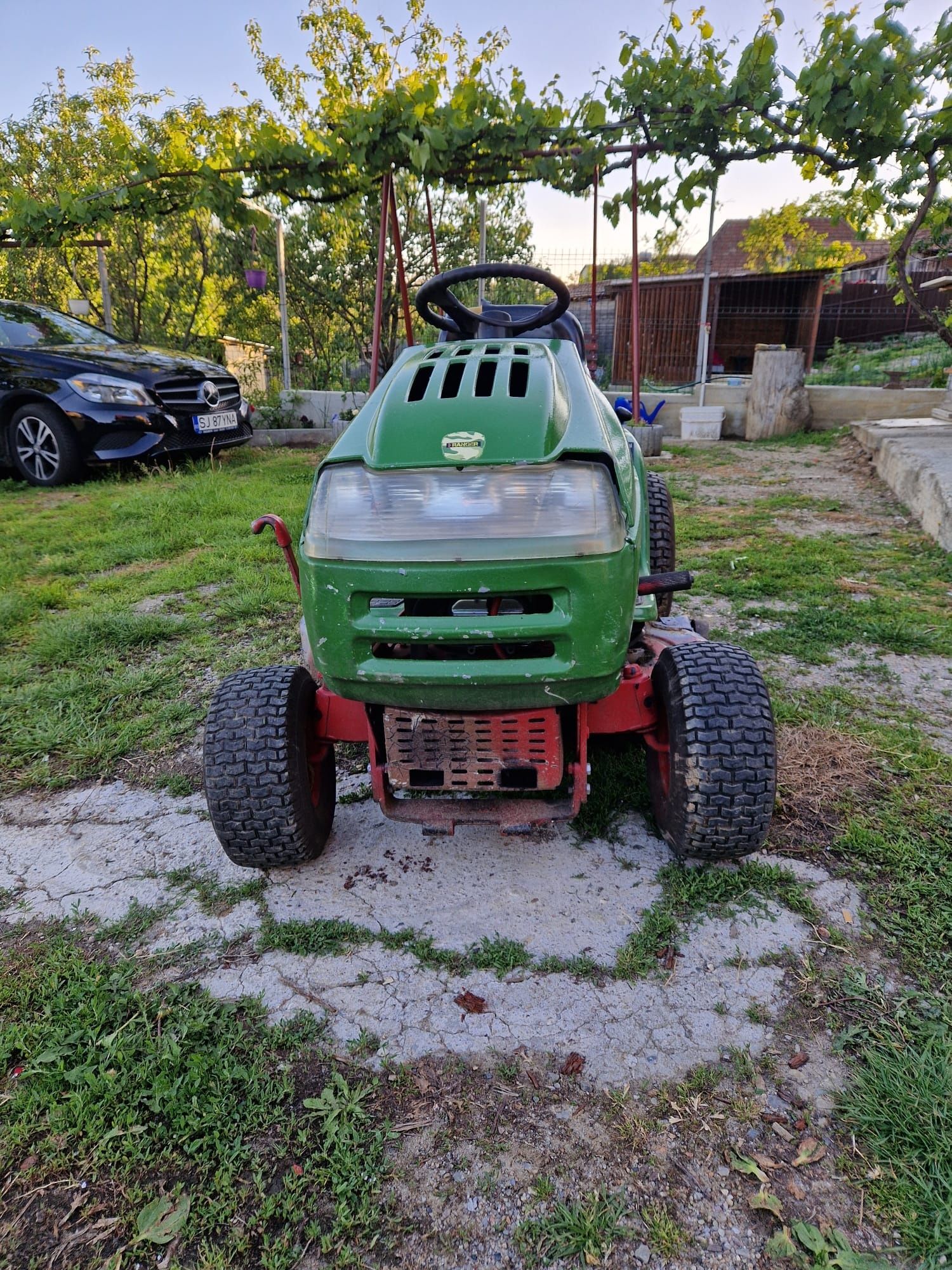 Tractoras de tuns iarba