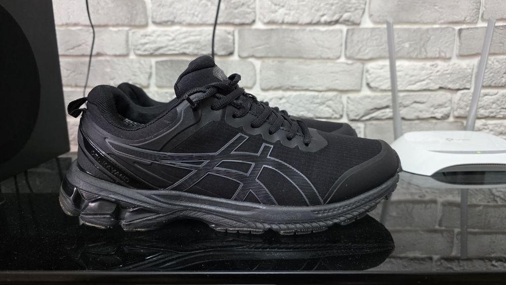 Оригинальные кроссы ASICS