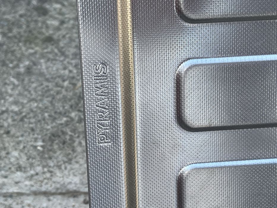 Vand chiuveta inox Pyramis