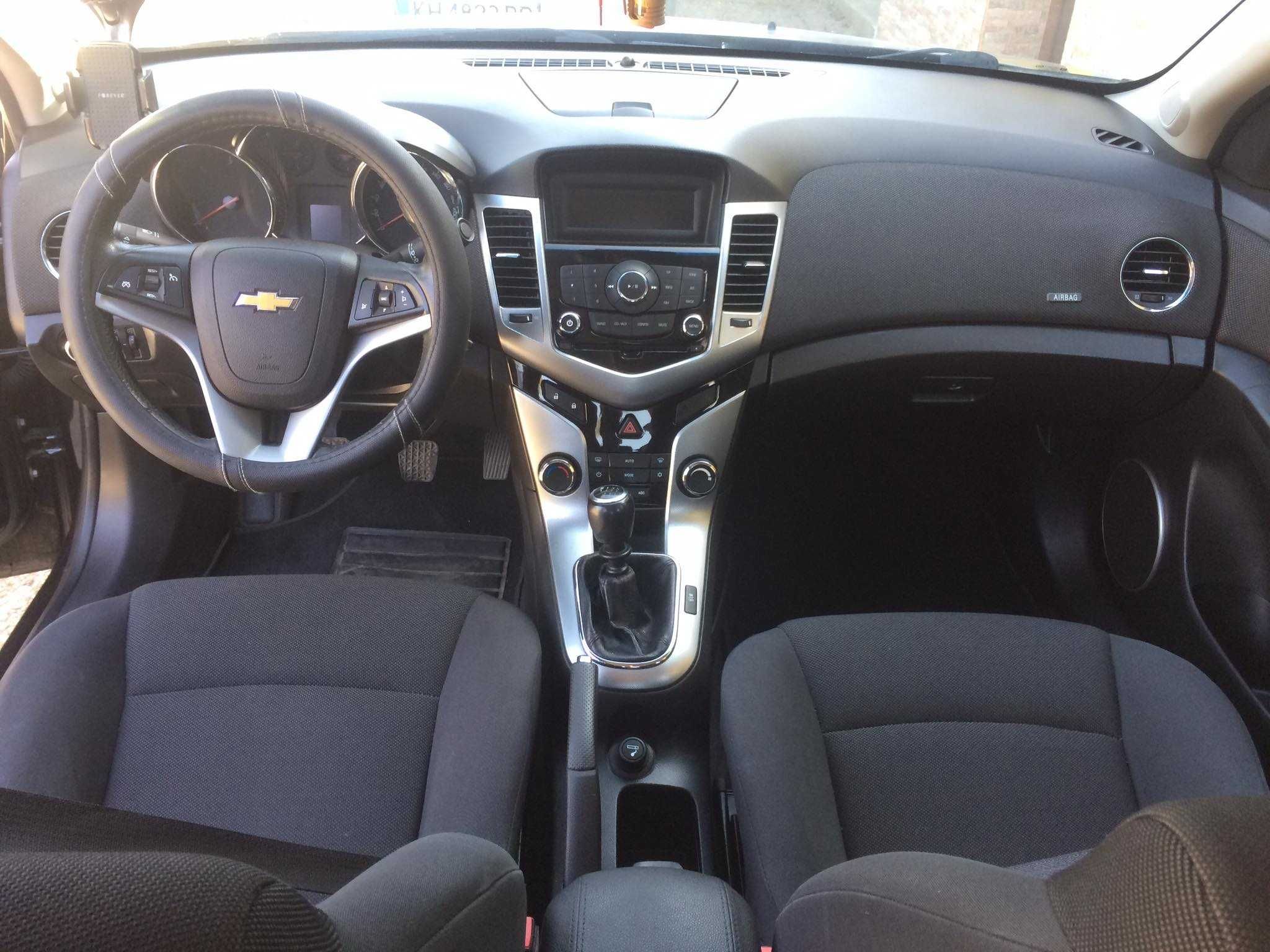 Лек автомобил Chevrolet Cruze 2012г.