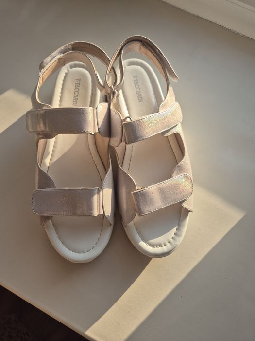 Продам летние босоножки