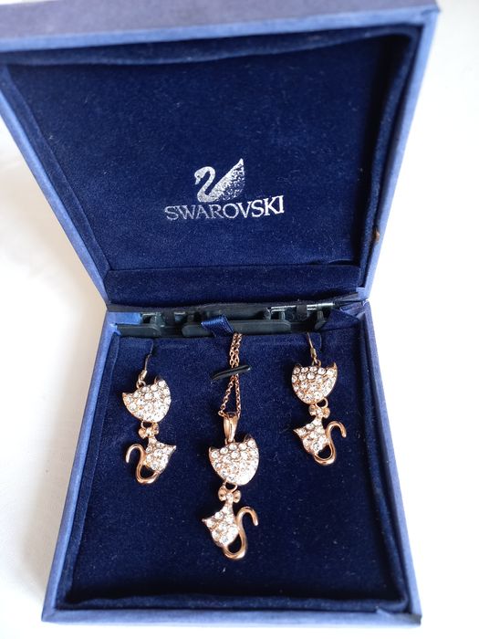 Продам набор бижутерии  Swarovski