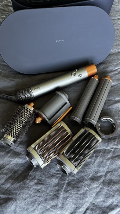 Dyson Airwrap achizitionat SUA