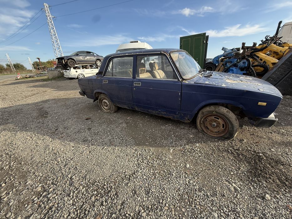Лада 5 ца 2105  бензин на части