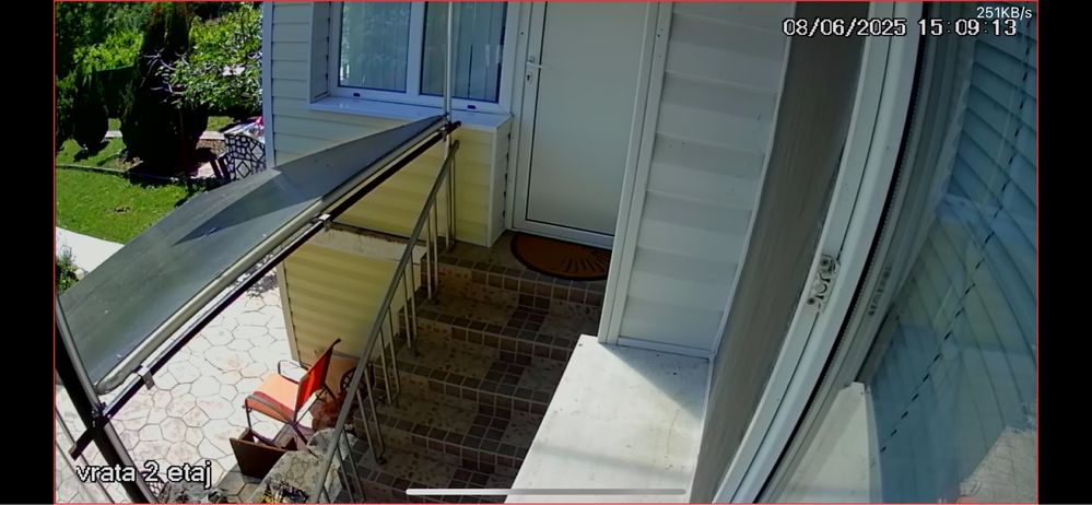 Двр с хард диск 500 гб. В комплект с две камери hikvision