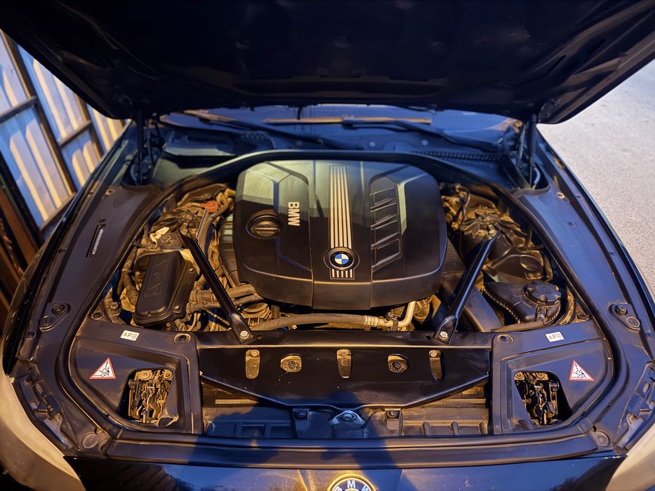 Vand  sau schimb bmw f 10 anul 2010 520 diesel