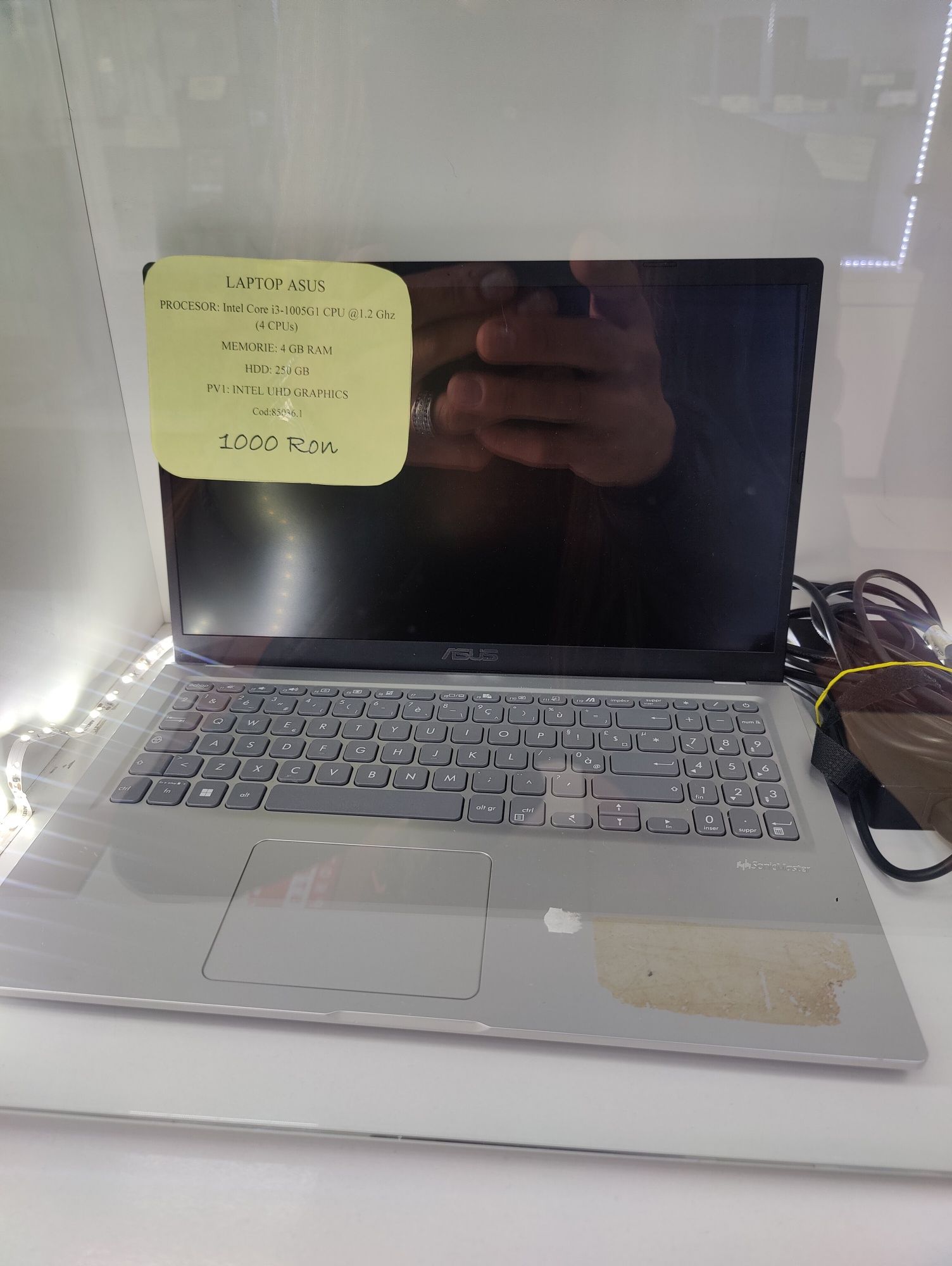 Laptop asus procesor i3 10th gen m3