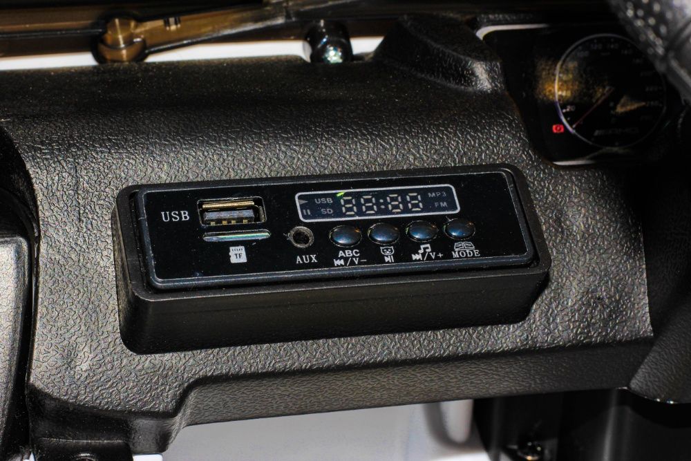 Masinuta electrica pentru copii Mercedes G63 AMG 2x25W NOUA #ALB