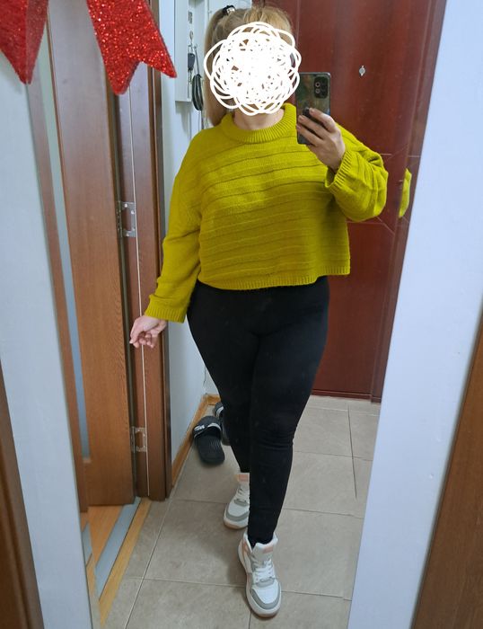 Pulover crop top oversized