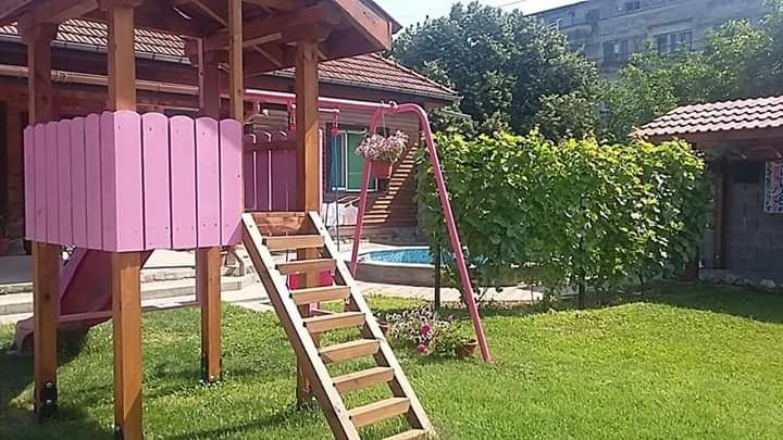 Детска къщичка с пързалка и люлка (РАЯ)