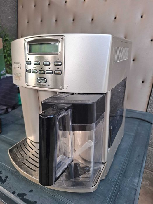 Кафемашина -автомат Delonghi