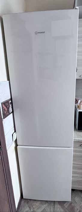 Холодильник Indesit ITR 4200E