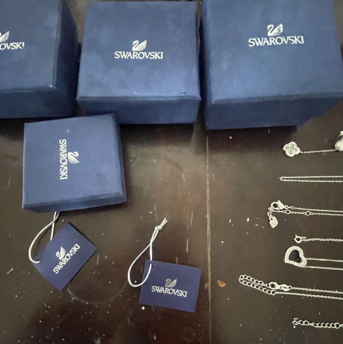 vand bijuterie de swarovski  $