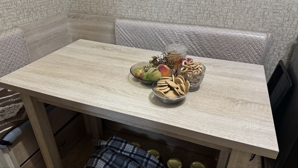 Тахиа со столом