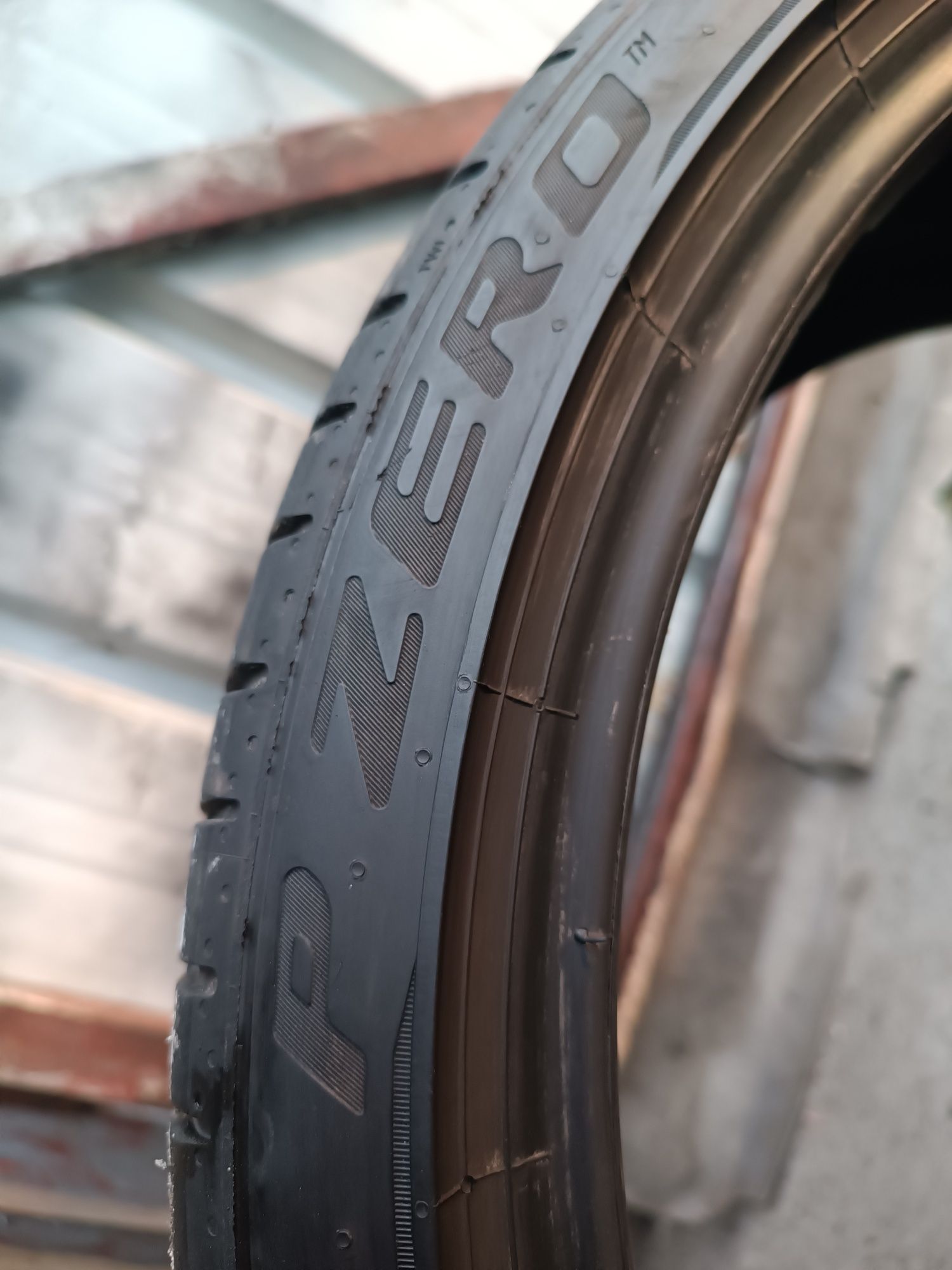 235/35/19 Pirelli