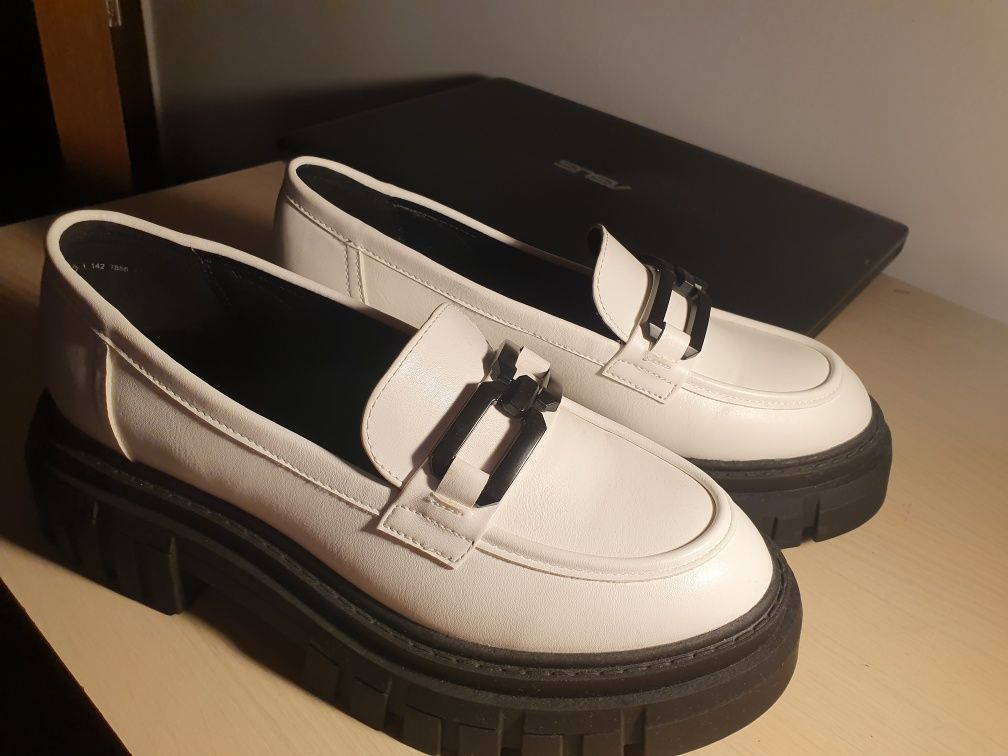 Pantofi tip Loafer