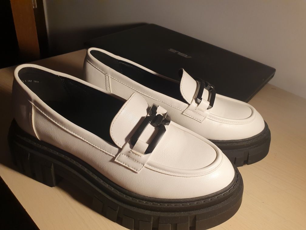 Pantofi tip Loafer