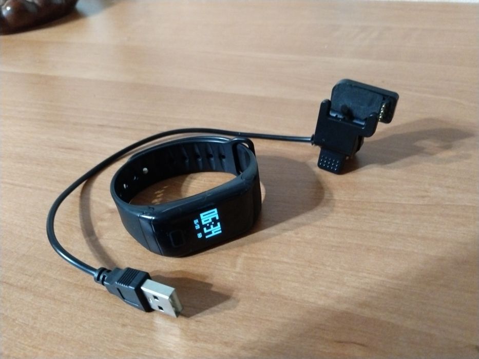 Фитнес-браслет DEXP SB10