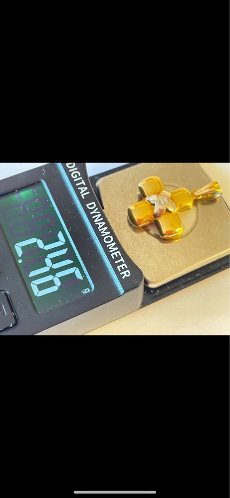 Cruce aur 18 k cu diamant