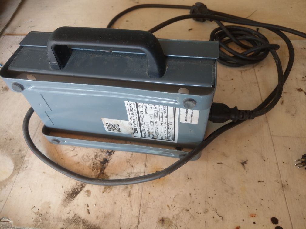 Зарядно за инвалидна количка 24v 8A