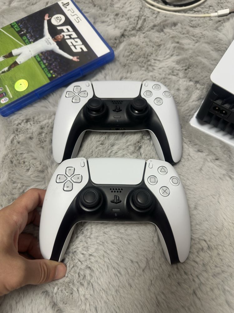 Playstation5 / PS5 DISK 2 controllere Dualsense + FC25