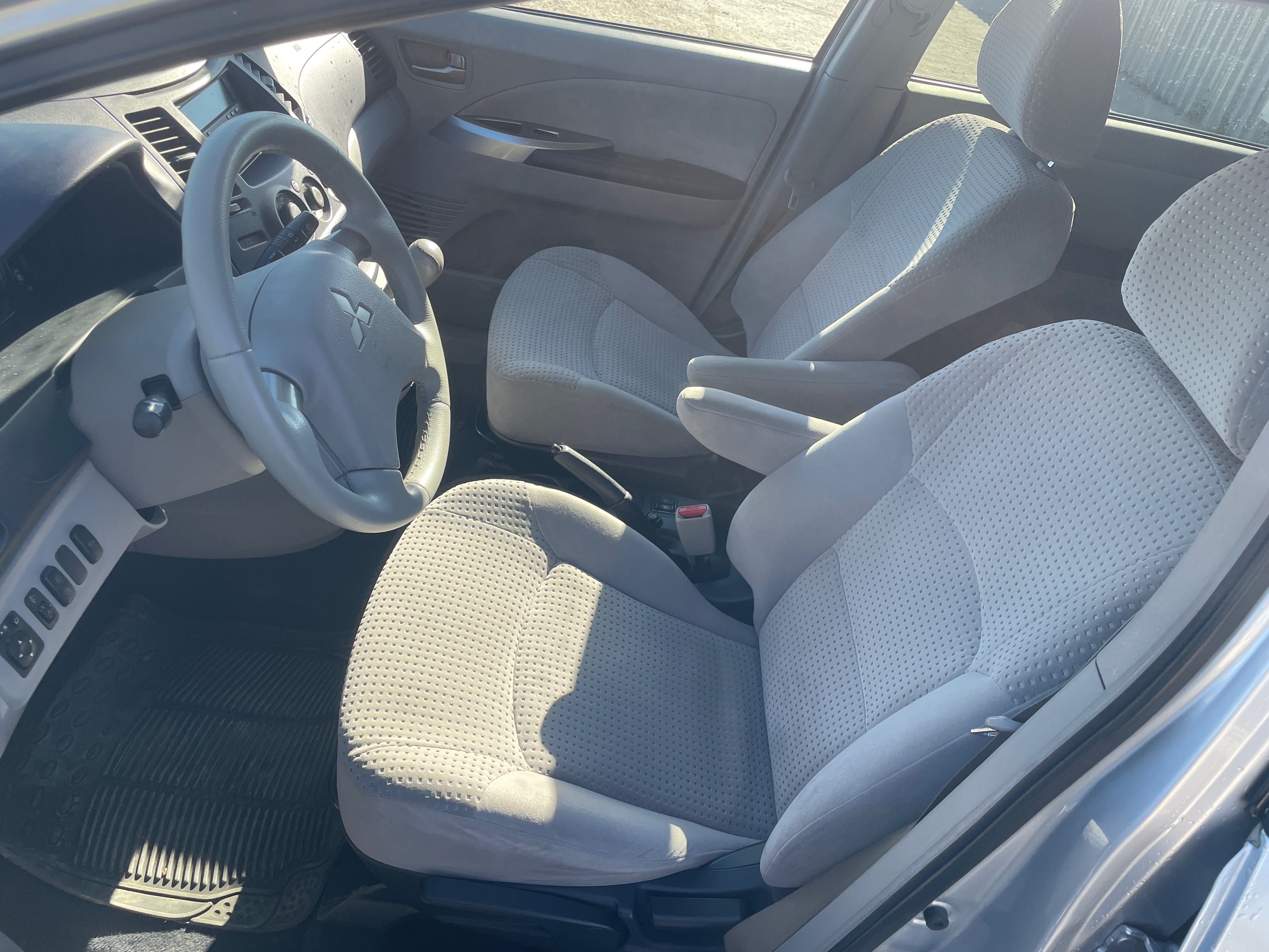 Mitsubishi Grandis 2.4 MIVEC, 165 кс., автоматик, 6 местен, 2 ключа