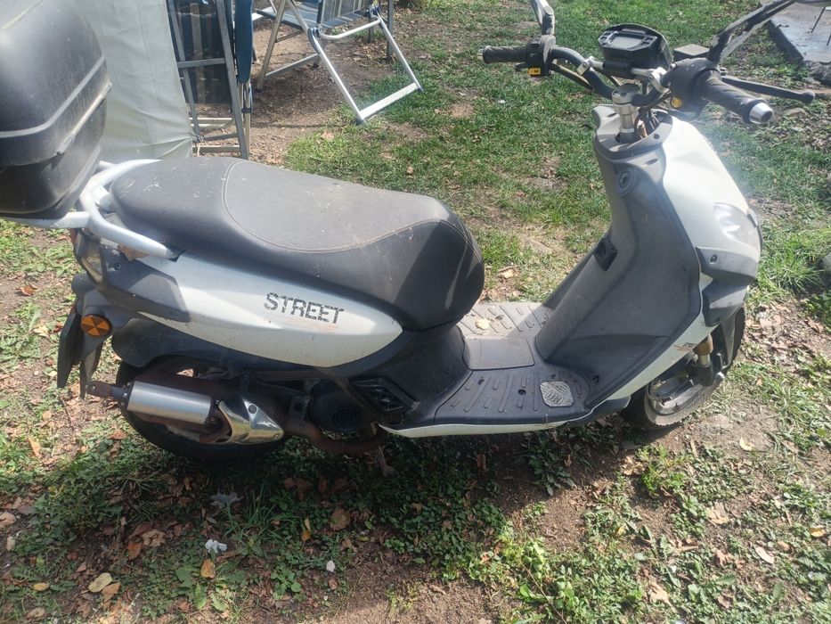 Vând scuter Peugeot