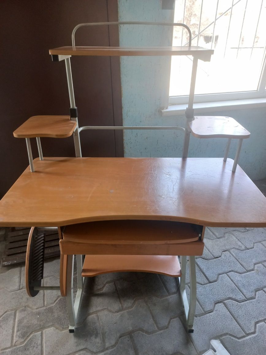 Компьютерный стол