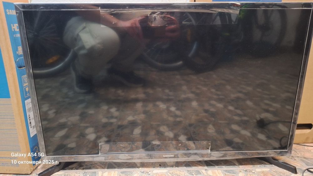 Smart Телевизор Samsung t4300 32inch с пукнат дисплей