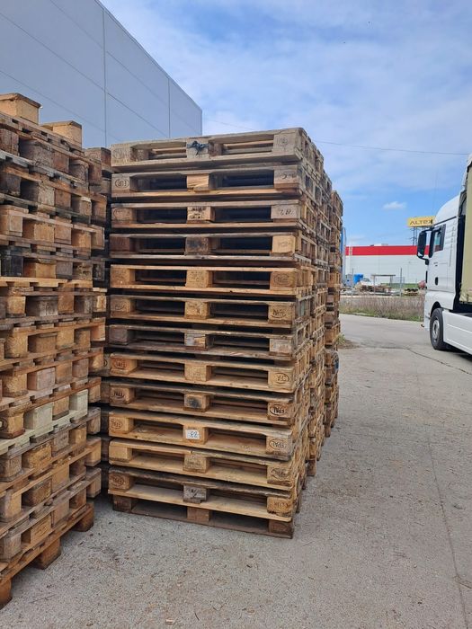 Vând paleti euro și NON euro