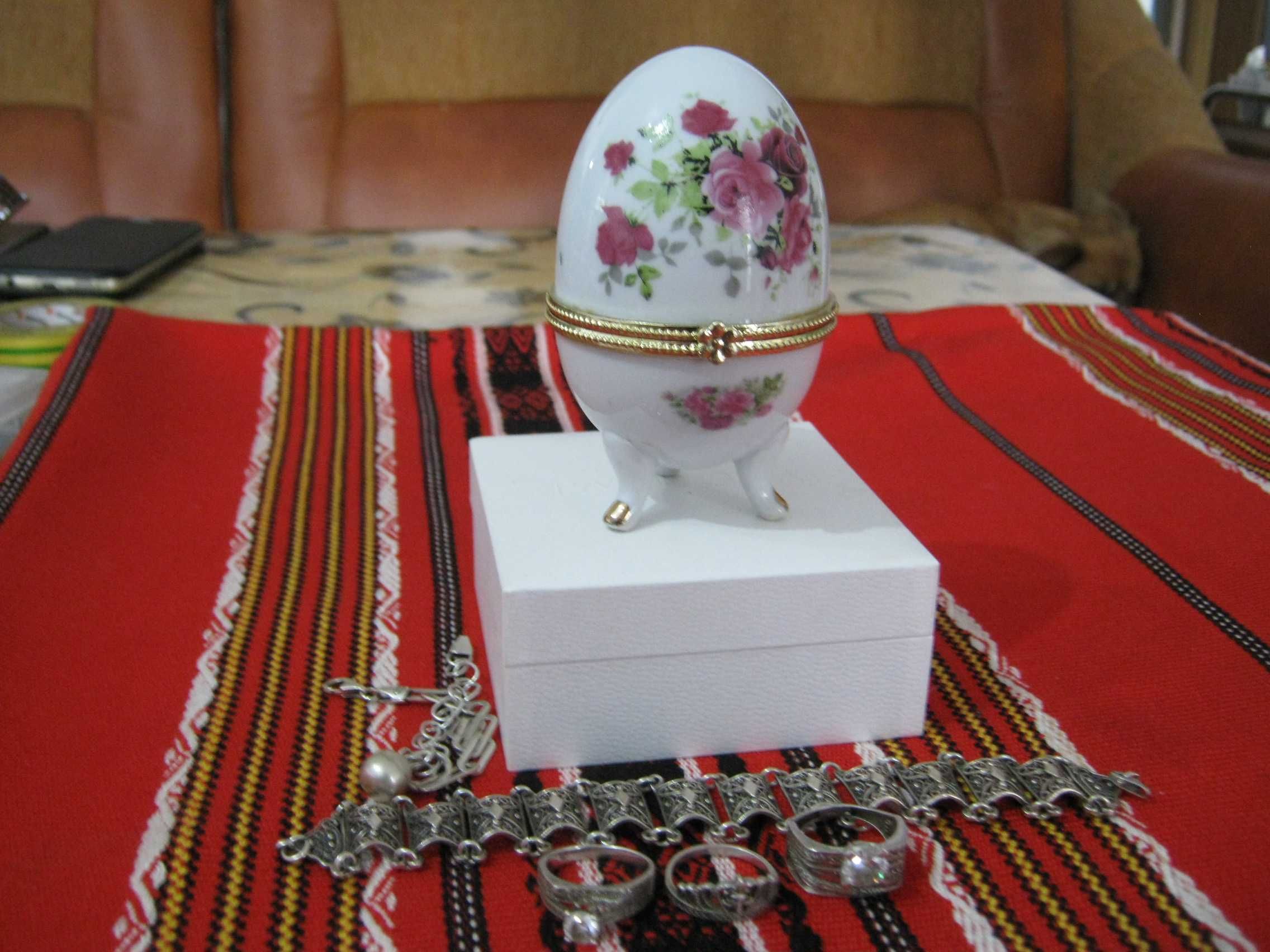 Caseta bijuterii ou Faberge cadou foarte frumos portelan