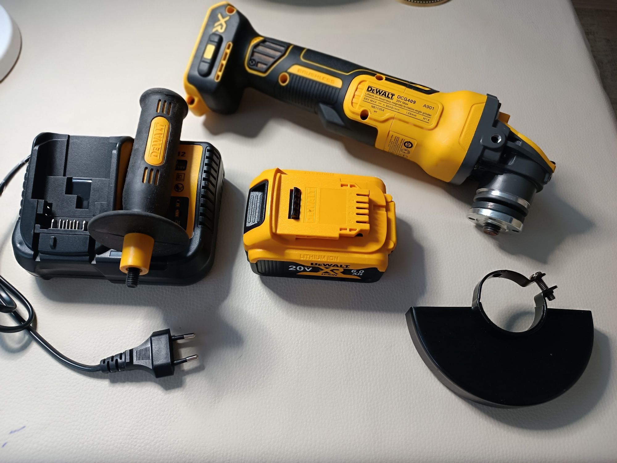 Flex DeWalt DCG409 NOU FLEX DEWALT polizor CU ACUMULATOR SI încărcător