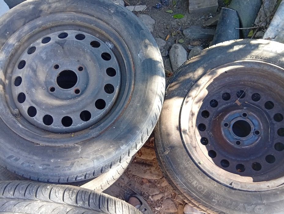 Vând set de jenti cu cauciucuri