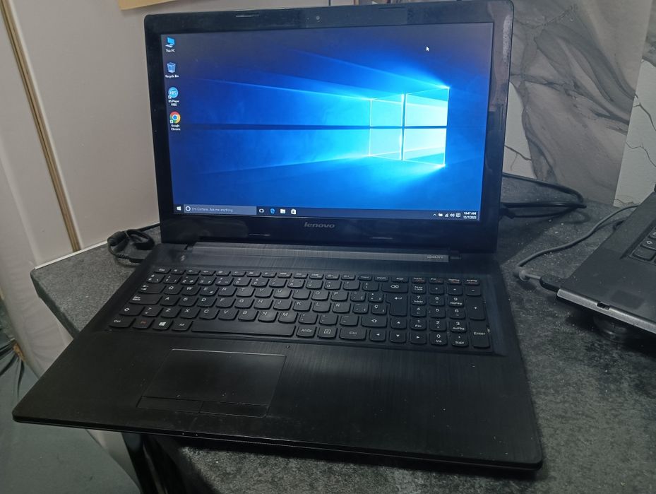 Vând laptop lenovo