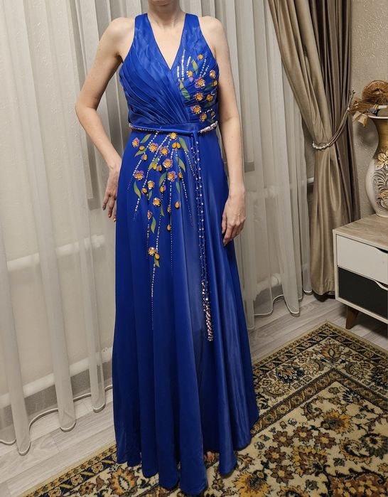 Вечернее платье размер М (42-44р)