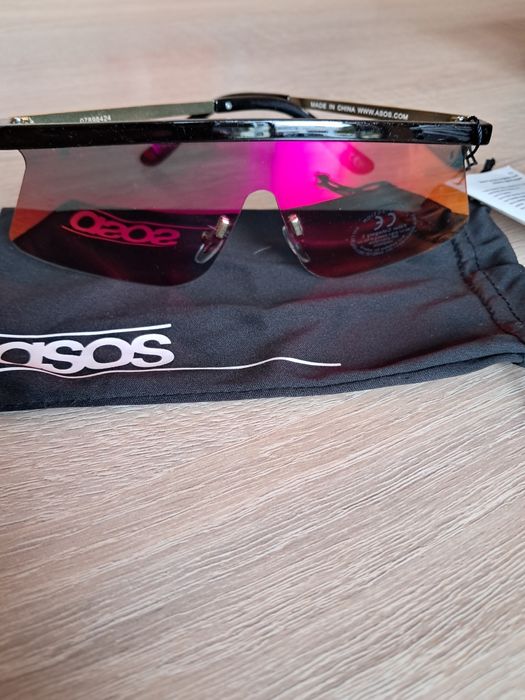 ASOS нови, с етикет и оригинално калъфче.