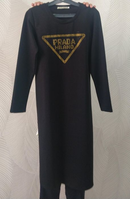 Продам платья костюм Прада