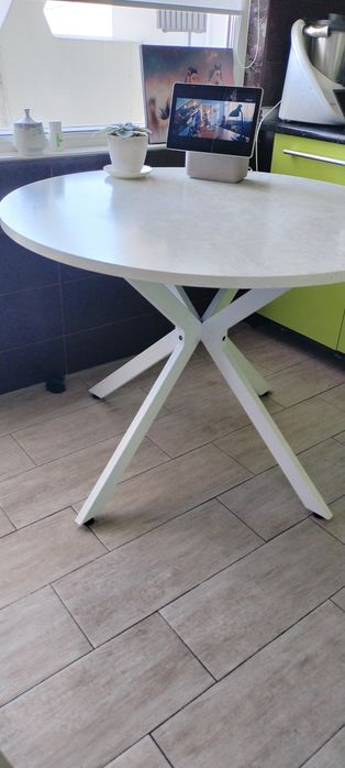 Кухонный стол, круглый