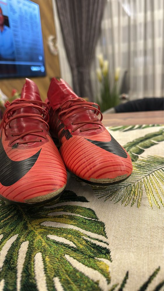 Продавам железни бутонки Nike mercurial.